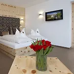 Alpen-comfort-hotel מלון נאודרס