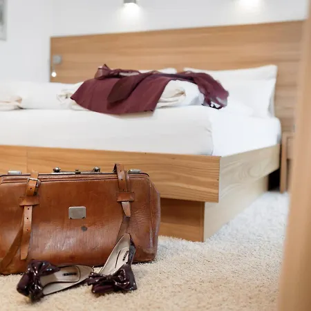 阿尔卑斯-舒适-中央酒店 酒店 瑙德斯