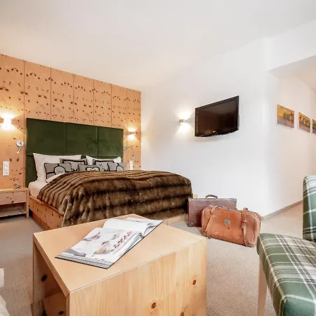 阿尔卑斯-舒适-中央酒店 瑙德斯