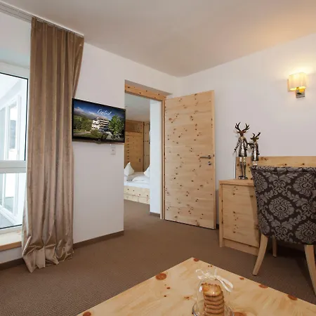 酒店 阿尔卑斯-舒适-中央酒店 瑙德斯