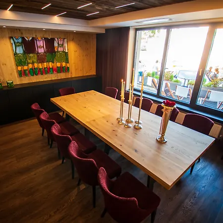 阿尔卑斯-舒适-中央酒店 4* 瑙德斯