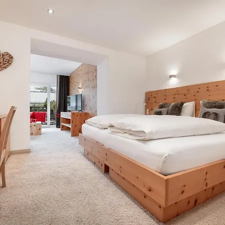 ホテル Alpen-comfort-hotel ナウダース