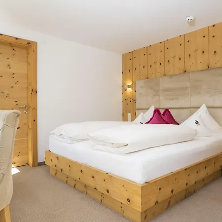 Alpen-comfort-hotel 4* ナウダース